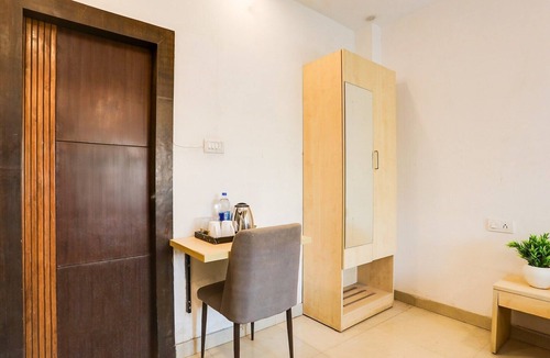 Allahabad House | Classic with Balcony Gol Park Atala
