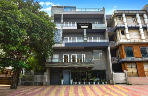 Rohini House | Classic with BalconyRohini Sector 23