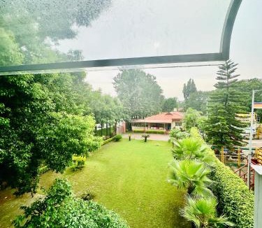 Bullawala Hotel | Clover Inn