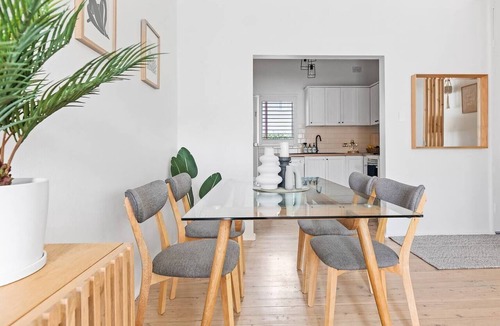 Freshwater Apartment | Coastal Corner Contemporary Chic by the Beach
