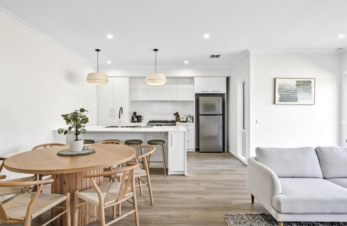 Charlemont House | Coastal Haven at Charlemont Brand New 3BDRM 2 BATH Sleeping 8 Aircon Heating Pet Friendly