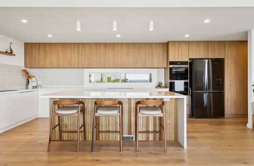 McCrae House | Coastal Luxe McCrae - Pool and Bay Views