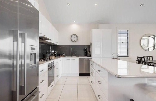Waterhouse House | Coastal luxury home with breathtaking ocean and harbour views
