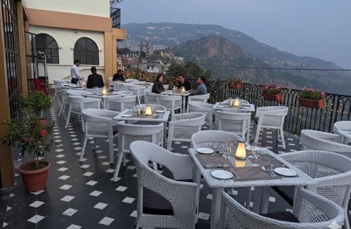 Kurseong Hotel | Cochrane Place By Teesta Hotels