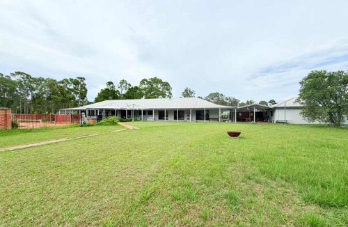 Worrigee Hostel | Comfortable Queen and Single Farm Stay