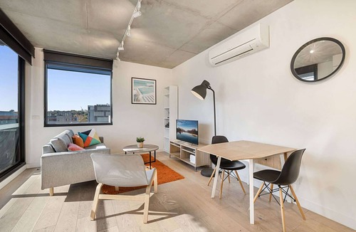 Prahran Apartment | Comfy 2-Bed Balcony Unit near Iconic Chapel St