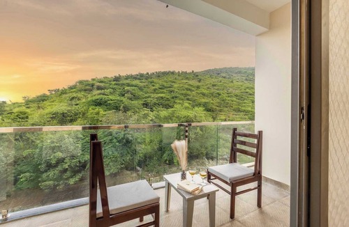 Bedla Apartment | Comfy 2BHK at Lakecity Apartments by Viraalay