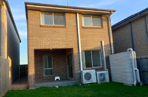 Schofields House | Comfy house facing Sports field