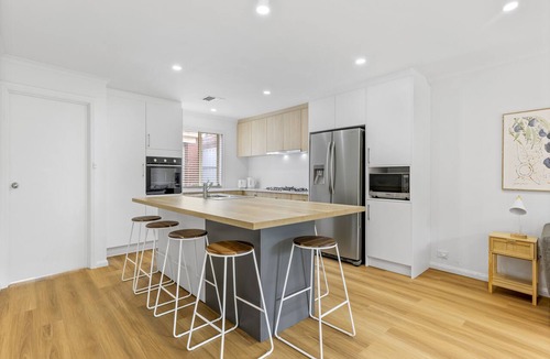 Henley Beach South House | Completely renovated, 900 metres to the beach! 3 Bedrooms, sleeps 5. 2 bathrooms