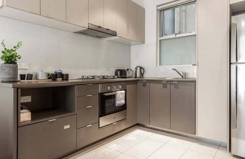 Carlton South Apartment | Contemporary Carlton Comfort Near Queen Vic Market