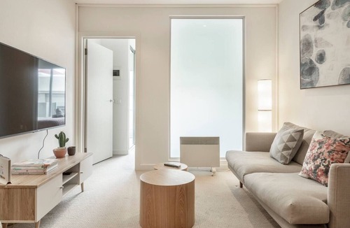 Carlton South Apartment | Contemporary Carlton Comfort Near Queen Vic Market