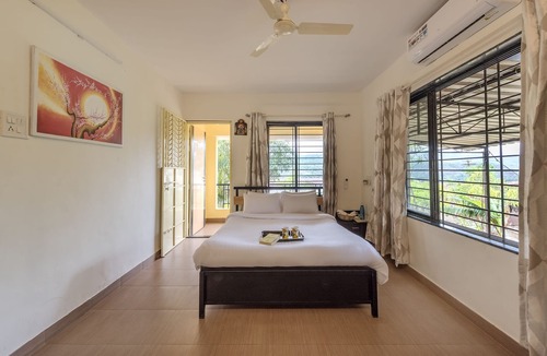 Paud House | CosmicStays Countryside Panorama-Lakeview Bungalow