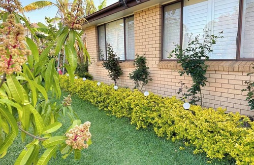 Kingswood House | Cosy & Pvt 1 Bedroom Studio with own backyard.
