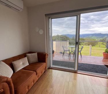 Gerroa House | Cosy Studio with valley views