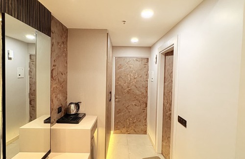 Auli House | Cozy 1-bedroom building in serene Lucknow with AC comfort