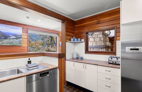 Thredbo Apartment | Crackenback Express - Tyrola 13