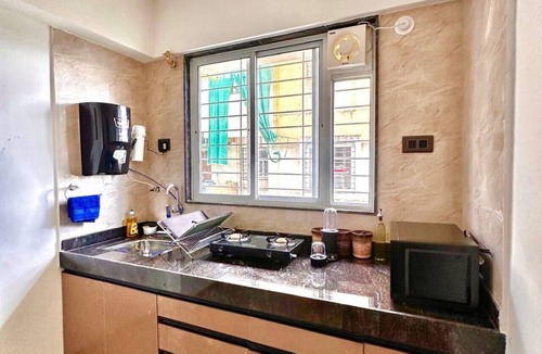 Pimpri - Chinchwad Condo | Crane House: Spacious 2BHK AC Flat by Bleisure