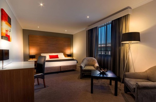 St Kilda Hotel | Crest on Barkly