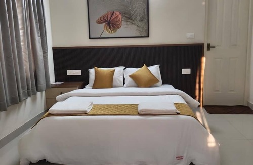 Adyar Hotel | Crown regency