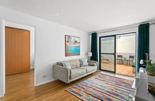 Crows Nest Apartment | Crows Nest- SANT4 - Pacific Hwy - Sunny 1BR with Huge Private Deck in Central Crows Nest Location