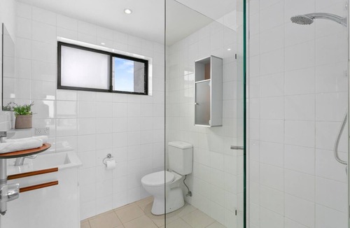 Crows Nest Apartment | Crows Nest- SANT4 - Pacific Hwy - Sunny 1BR with Huge Private Deck in Central Crows Nest Location
