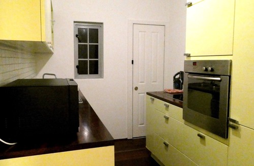 Bondi Beach Apartment | Cute and quiet 1 BR + sofa bed close to Bondi Beach and shops