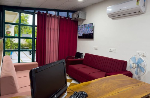 Agra Hotel | Da Bungalow - House of Leisure