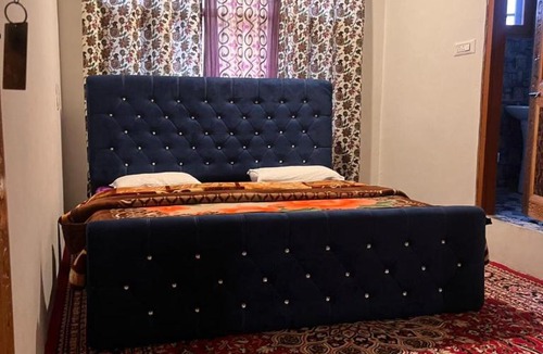 Dal Lake House | Dal frozen