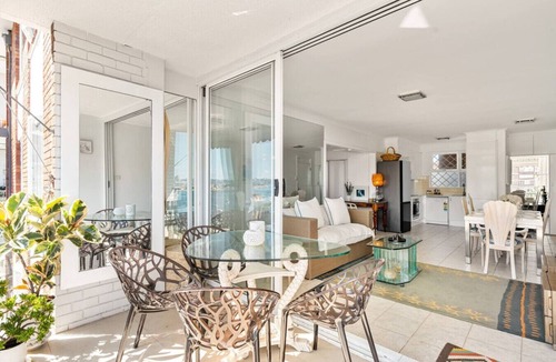 Darling Point Apartment | Darling Point Apartment with Harbour Bridge Views