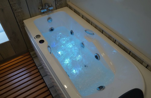 Surat Hotel | DE GLANCE HOTEL