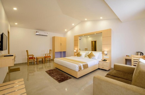 Anjuna Hotel | De Lagom Comforts , Comfortable Rooms with Pool & Breakfast - Near Anjuna Beach