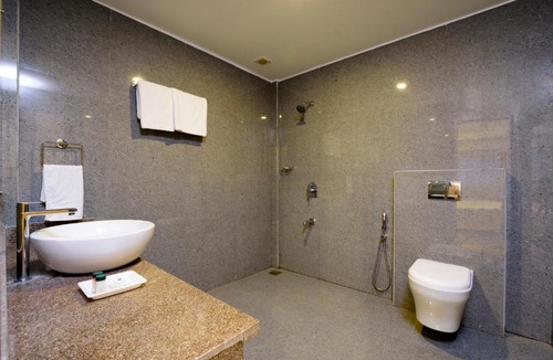 Anjuna Hotel | De Lagom Comforts , Comfortable Rooms with Pool & Breakfast - Near Anjuna Beach