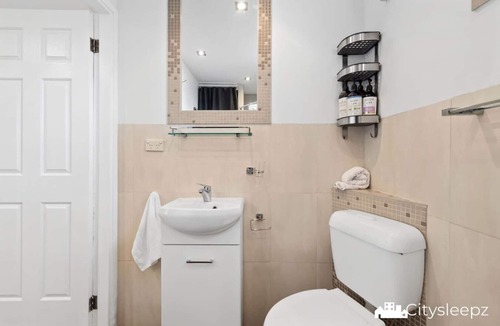 Dean Park Apartment | Dean Park 2-Bed Unit