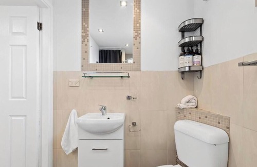 Dean Park Apartment | Dean Park 2-Bed Unit