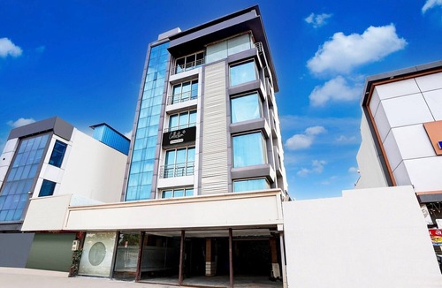 Ahmedabad House | Deluxe Airport Road Hotel Kyra
