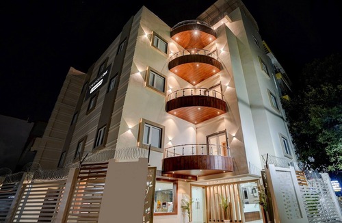 Varanasi House | Deluxe Banaras Central Railway Junction Sri Hari Inn