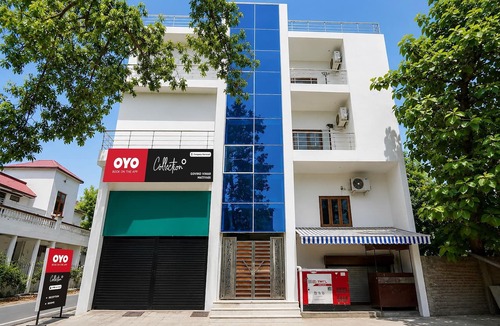Indira Nagar House | Deluxe OYO Govind Vihar Matiyari Saffron
