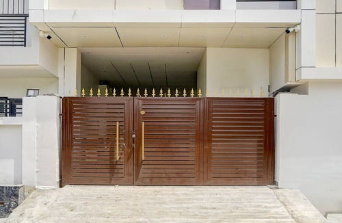 Varanasi House | Deluxe OYO IIT BHU Varanasi
