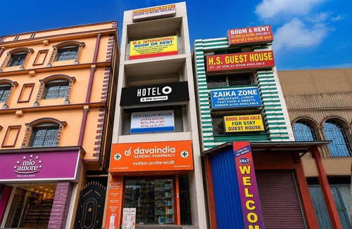 Kolkata House | Deluxe Room Chowdhury Guest House