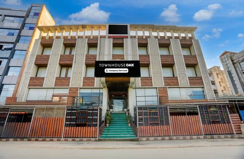 Danapur House | Deluxe the Golden Crown Hotel