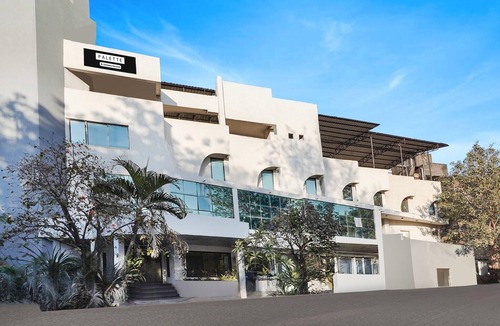 Adajan House | Deluxe with Twin BedPalette Country Club