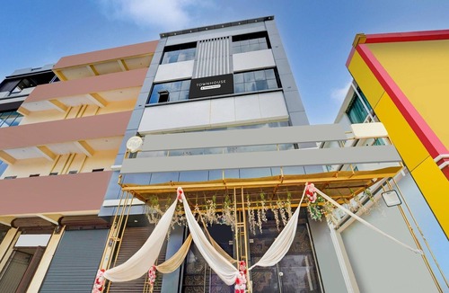 Patna House | DeluxeAnisabad Near Mahavir Sansthan