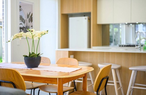 Denham Court House | Denham Court Adorable 4Br house with Wifi &Parking