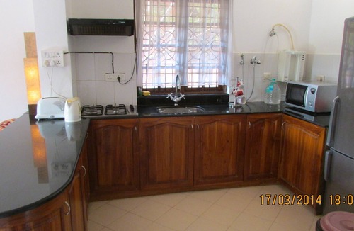 Varca House | Detached 2 Bedroom 2 Bathroom Poolside Beach Bungalow 200 meters from VarcaBeach