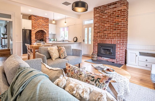 Collinsvale Cottage | Devine Cottage, Collinsvale. Beautifully Renovated Home Only 12minutes From Mona