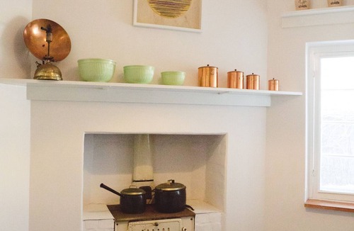 Angaston Cottage | Devitt on French is a quiet, romantic stone cottage in Angaston, Barossa Valley