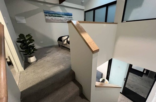 Devonport Apartment | Devonport Loft Apartment: A/C Great Location!