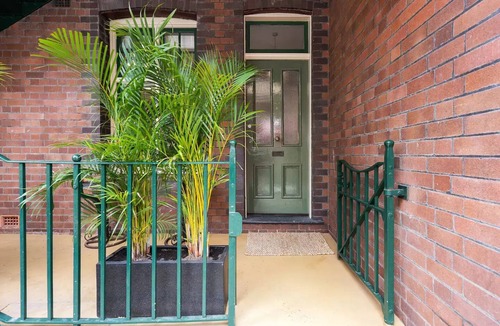 Dawes Point Apartment | Divine Workers Cottage - a perfect retreat in the heart of The Rocks.