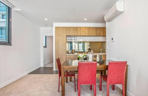 Doncaster Apartment | Doncaster Nook - Cosy Comfort with Heated Pool