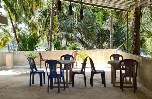 Tonse West House | Dormitory with 3 double beds and 1 single bed